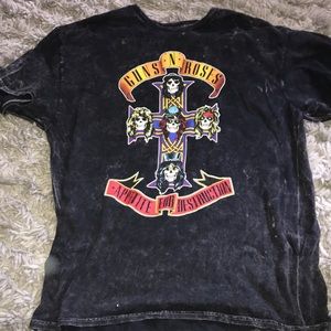 🌸 Guns & Roses distressed t shirt 🌸